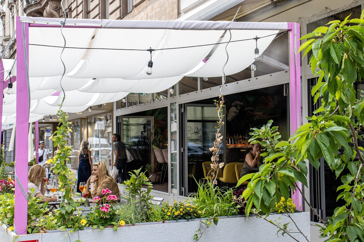 The Lark Bar & Eatery